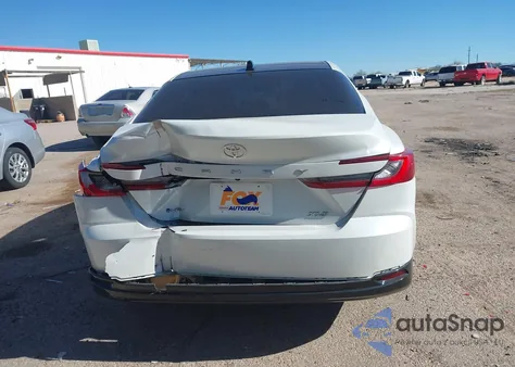 2025 Toyota Camry Xle z USA, uszkodzony, nr VIN 4T1DAACK2SU051010